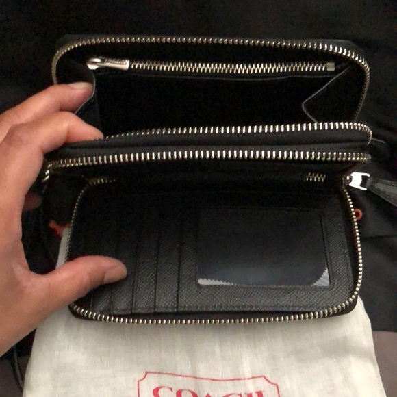 Beautiful Coach wristlet and matching Coach bracelet - Picture 8 of 13